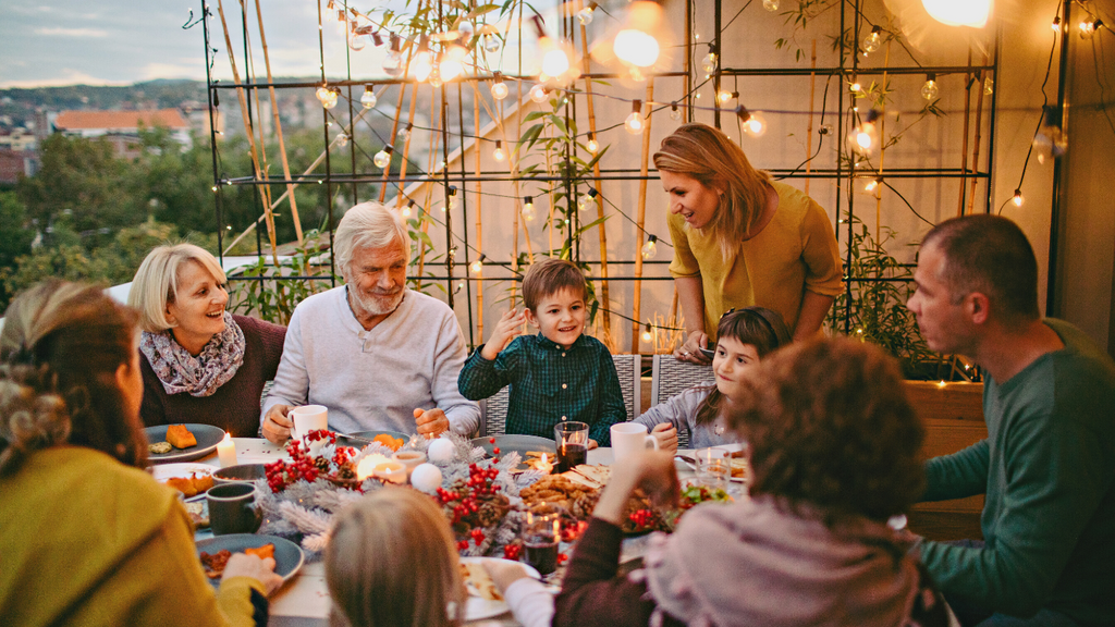 Ultimate Guide to Preparing for Thanksgiving with a Big Family and Active Kids